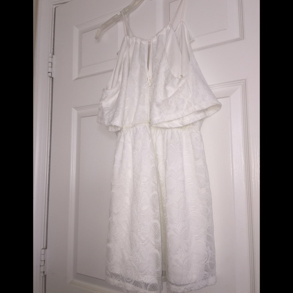 FRANCESCA’S KIERA COLD SHOULDER LACE ROMPER - Picture 4 of 8